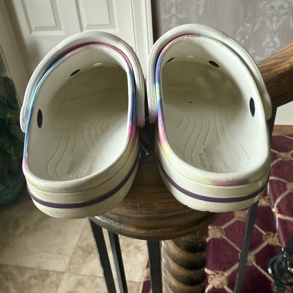 Crocs ladies size 6. Very good condition. White with buttons. Men’s 4 - Picture 8 of 12
